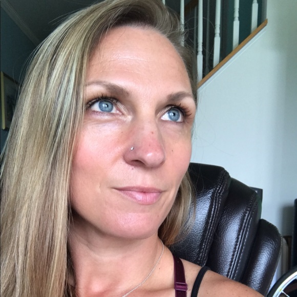 Meet your Posher, Danielle - Picture 2 of 7